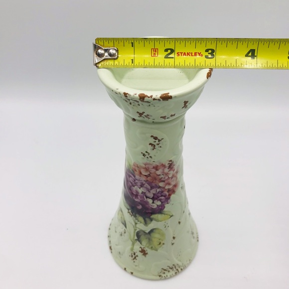 Distressed ceramic candle holder Lilacs and scrolling light finish. - Picture 4 of 6